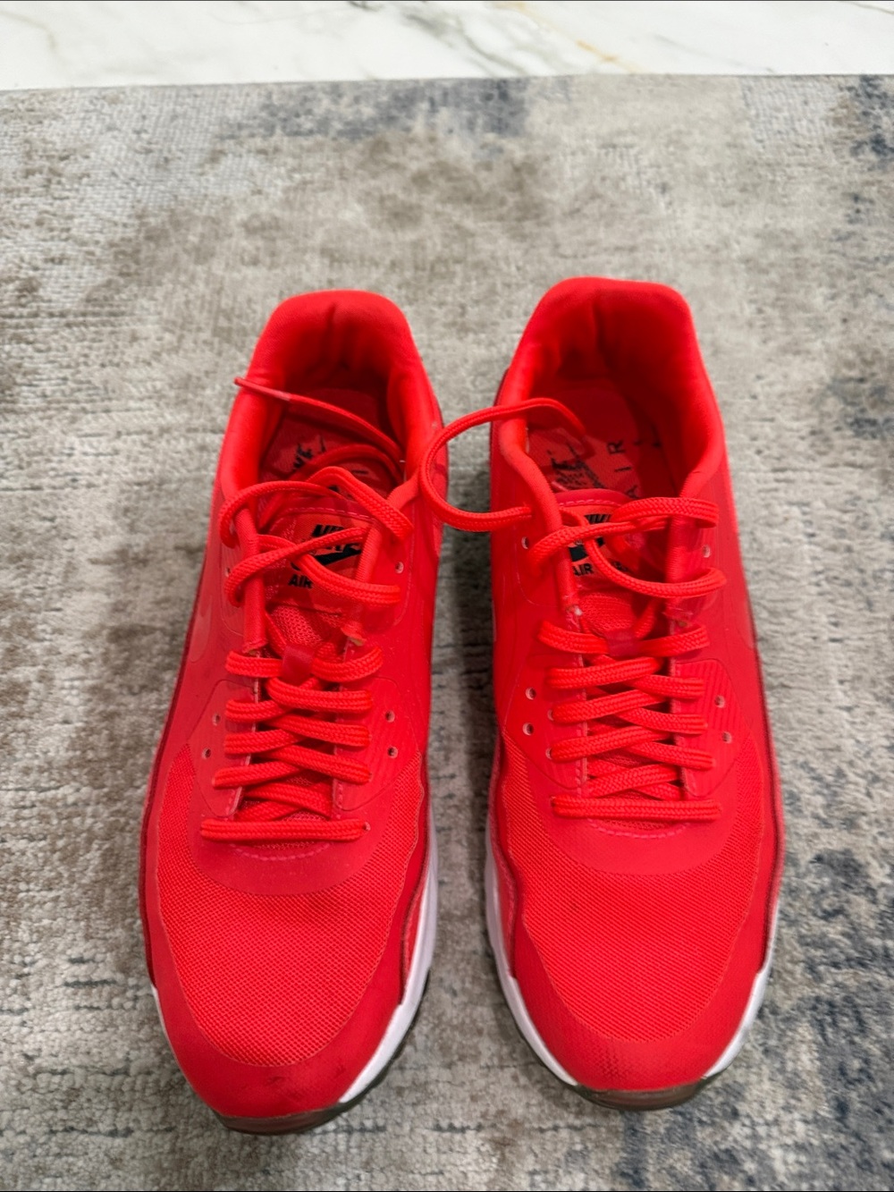 Nike Men's Red Low-Top Lace-Up Sneakers